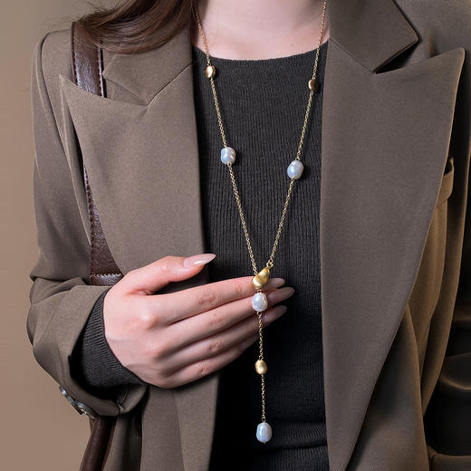 雀说 不规则珍珠串珠金色豆豆项链女气质高档高级感毛衣链XL7083 商品图3