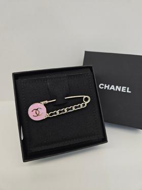 女款琺瑯皮串鏈胸針fe025