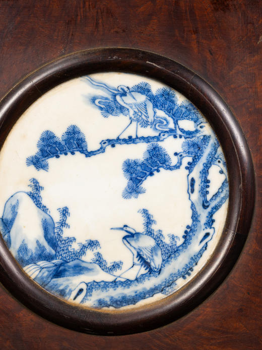 清	红木镶瘿木嵌青花瓷板松鹤延年插屏 商品图3