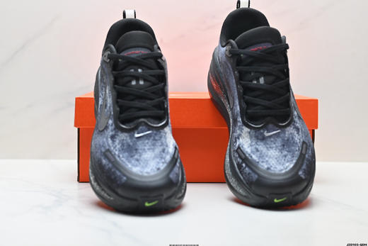 耐克NIKE VOMERO PLUS减震防滑低帮跑步鞋IM6776-060男鞋 商品图6