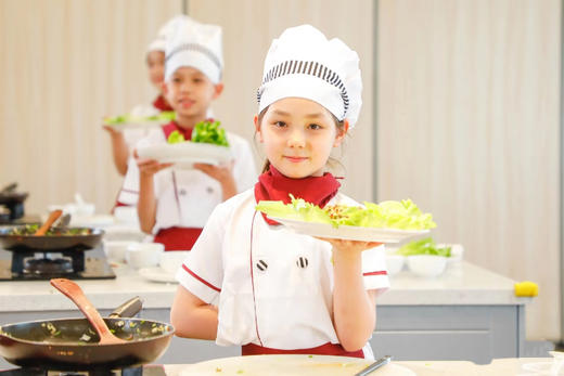 2.3-7寒假独立营【少年厨神·环球厨艺美学营】5天4夜美食营，沉浸式美食探索，化身“米其林小主厨”，解锁5国特色：中 / 泰 / 意 / 俄 / 法经典菜亲手做。 商品图1