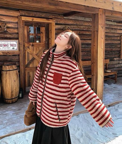 ♥️圣诞限定❗️闭眼冲的冬日外套🔥【AUChris莓莓榛果派羊羔毛针织拼接小口袋宽松厚外套AUC120203】💖双色百搭还抗冻❗️软fufu裹住整个冬天！ 商品图2