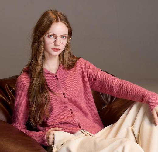 【CosAcosB 显白树莓粉连帽双扣羊毛开衫-JS3699123】显白色系 材质舒适亲肤 商品图2