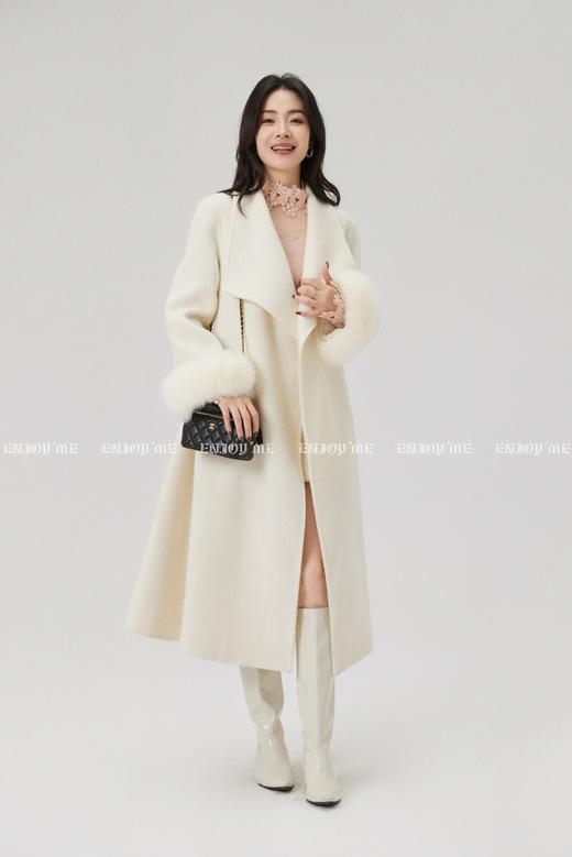 【门店同款】ENJOY冬季“暖冬软糖”翻领狐狸毛袖大衣 167948101 商品图10