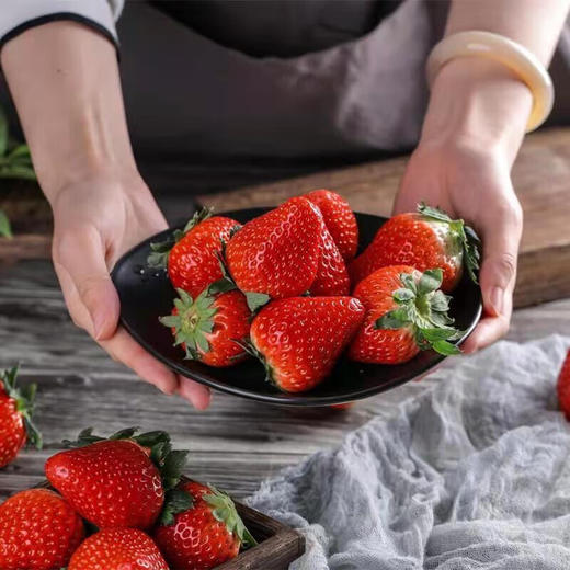 丹东红颜九九草莓 净重1.8-2.6斤实惠装/礼盒装 商品图2