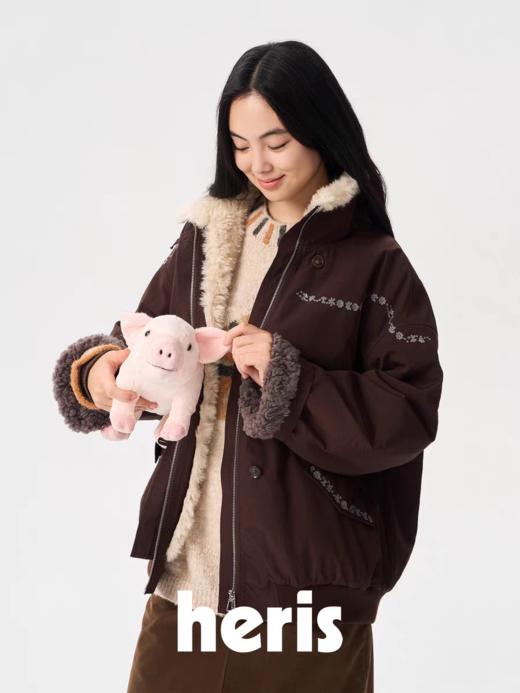 heris/H54107/蓬松羊羔毛内胆 花簇藤蔓刺绣 立领花苞派克棉服 商品图0