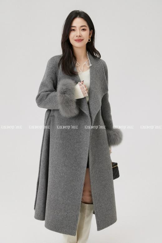 【门店同款】ENJOY冬季“暖冬软糖”翻领狐狸毛袖大衣 167948101 商品图2
