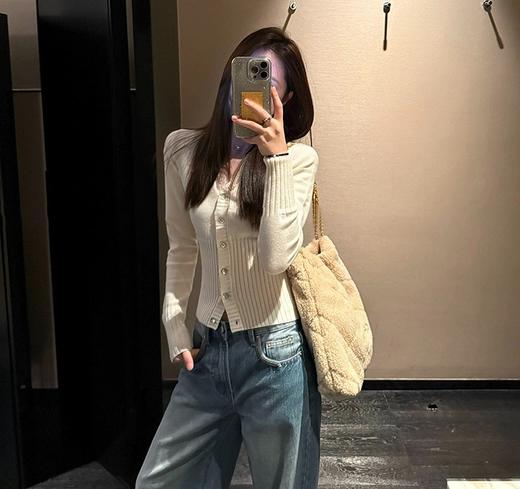 【CosAcosB 温柔气质v领蕾丝拼接羊毛针织衫M9127】轻柔舒适 搭配神器 商品图2