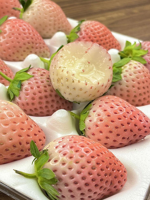 🔅淡雪·白草莓🤩梦幻般的色彩💓白里透粉，一口触动你的味蕾😍饱满的果肉迸发出香甜可口的汁水弥漫口腔，好似初恋般甜蜜🥰🥰 商品图2
