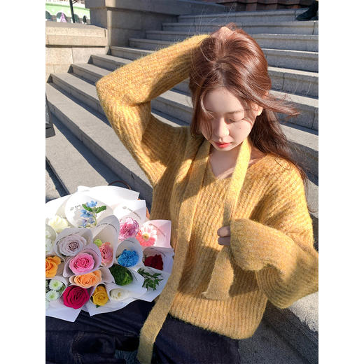 【169元任选2件】现货！ 韩系v领毛衣 商品图2