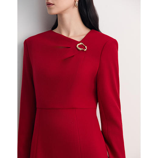 EITIE爱特爱收腰鱼尾裙摆领口金属扣细节设计精致优雅礼服8577202 商品图5