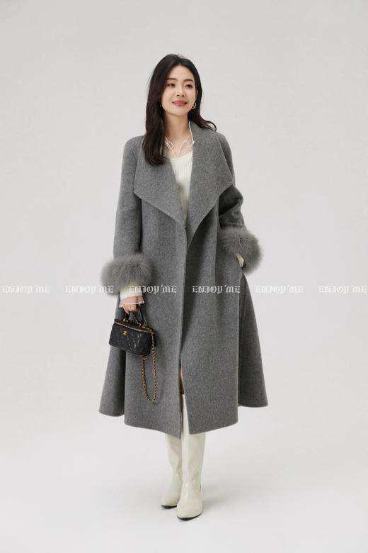 【门店同款】ENJOY冬季“暖冬软糖”翻领狐狸毛袖大衣 167948101 商品图1