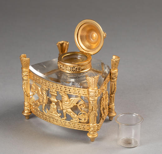 独角鹿西洋古董19世纪法国出品火炬立柱造型双翼鹰头狮身神兽主题铜鎏金精雕嵌水晶墨水瓶 商品图3