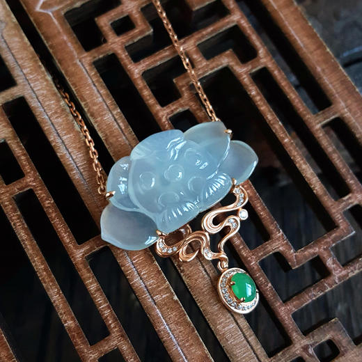 【天然正品】A货翡翠AU750精品玫瑰金镶钻镶天然冰种莲花造型翡翠（高贵，幸福）吊坠项链吊坠：32.1*28.5*6.8MM / 项链：42CM（长度可调节）女士 021225NJM17 商品图8