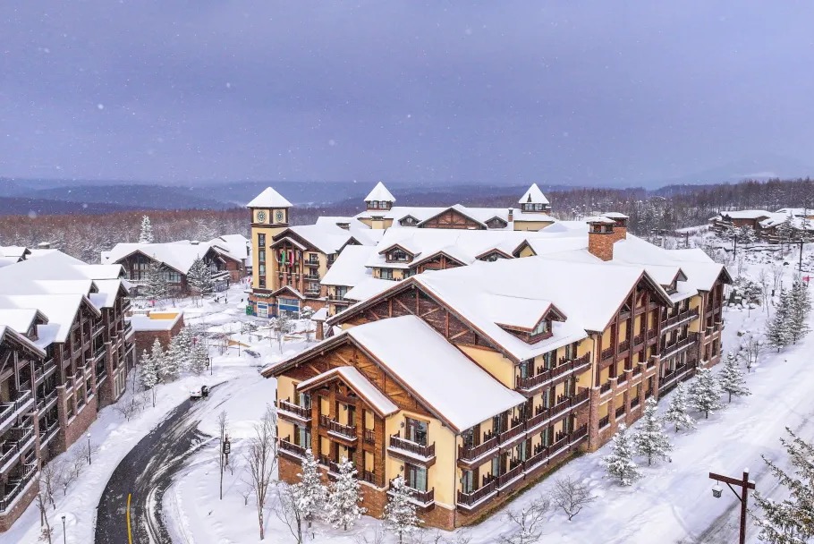 长白山郝力克酒店×三晚套餐·含马拉爬犁体验+滑雪+地中海温泉+UTV场地+YOYO鹿苑门票