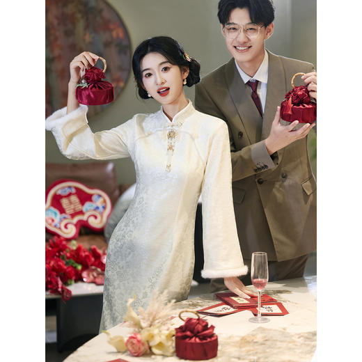 高级感加绒复古年轻款白色订婚旗袍连衣裙LSB4177 商品图1