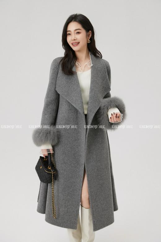 【门店同款】ENJOY冬季“暖冬软糖”翻领狐狸毛袖大衣 167948101 商品图7
