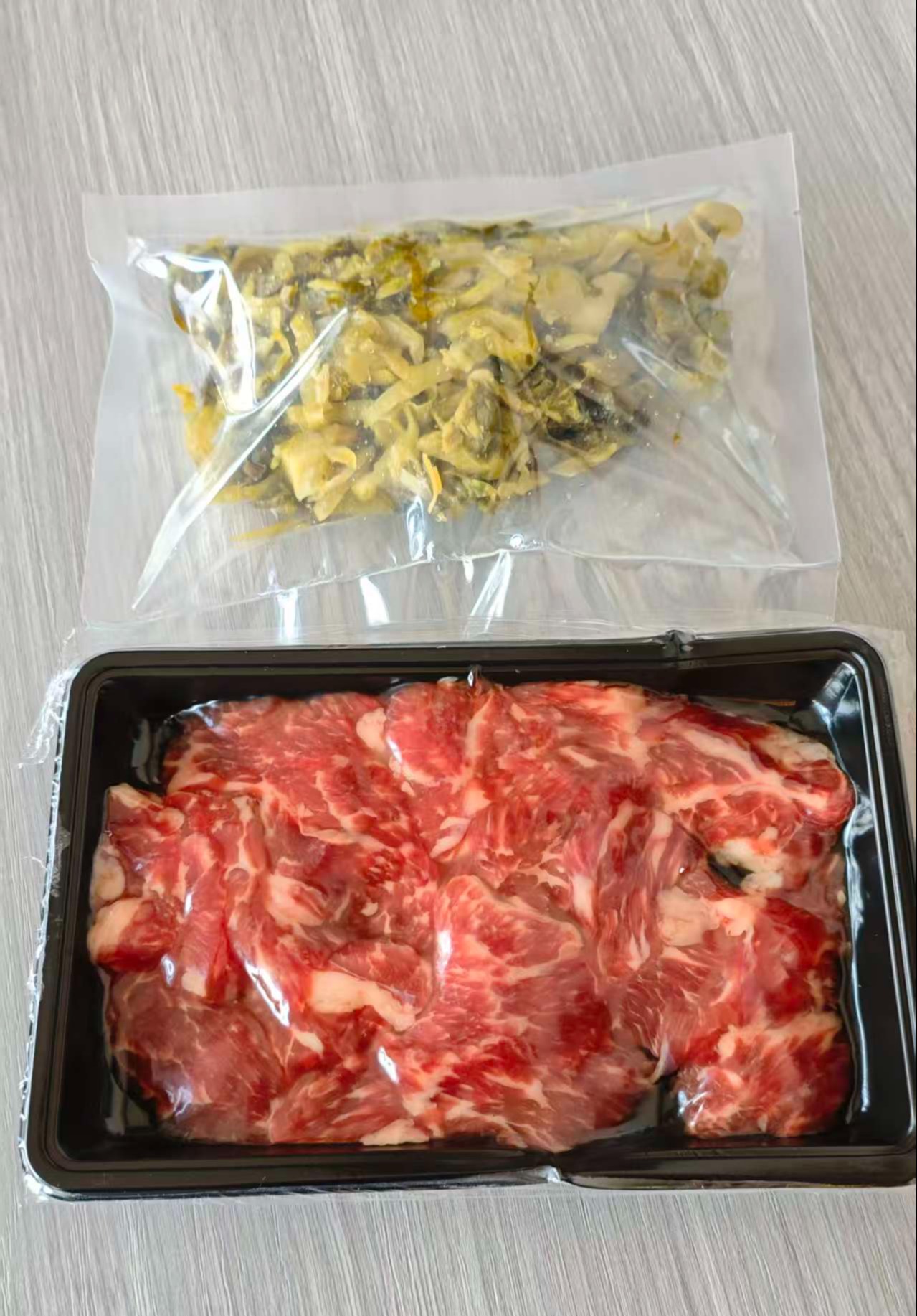 【牛肉酸菜】牛肉采用俄罗斯三角肉150g腌制底味，酸菜是同诺热销南方鱼酸菜（建议做法：中式牛肉炒酸菜；酸菜牛肉米线）29.9元/份