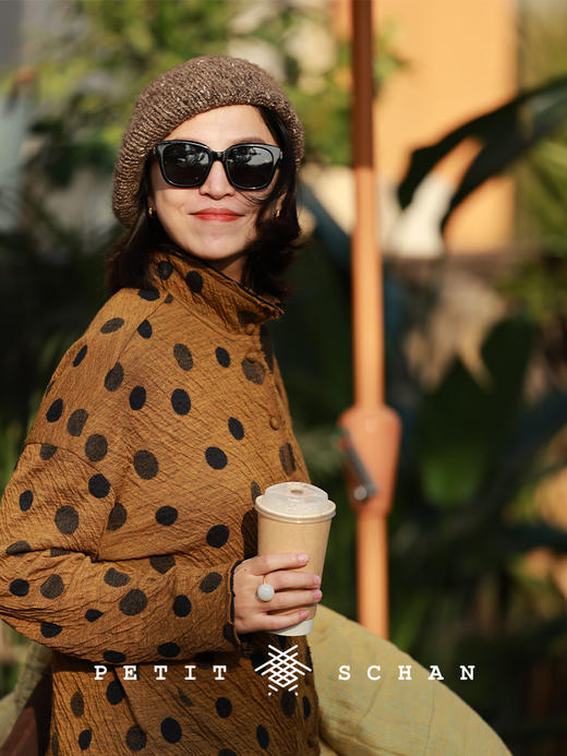 PETIT SCHAN小闪 CLO#989 A buoyant balloon 轻气球 进口羊毛棉波点提花立领翻领两穿开衫衬衫 商品图2