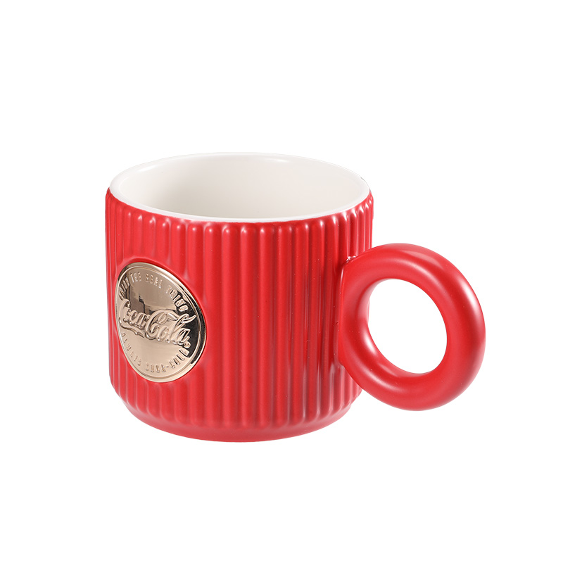 GE-CK25AW-DM3 可口可乐联名款徽章马克杯（可乐红）