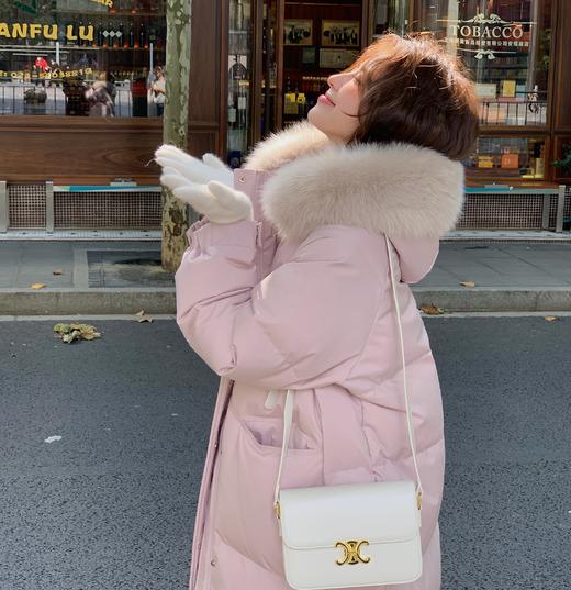 【长款大毛领羽绒服】高蓬松优质鸭绒填充，绒朵大又饱满，锁温保暖！中长款宽松版型，密实防风！搭配蓬松大毛领，丰盈柔软，触感顺滑！【AC-X】 商品图1