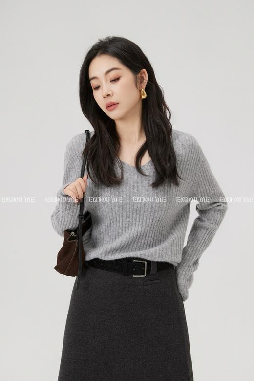 【门店同款】ENJOY冬季“暖冬软糖”V领闪片针织上衣 168044082 商品图1