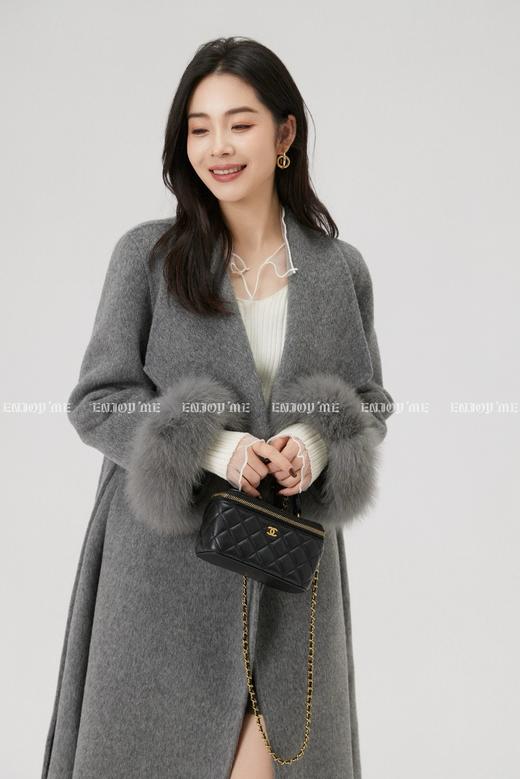 【门店同款】ENJOY冬季“暖冬软糖”翻领狐狸毛袖大衣 167948101 商品图6