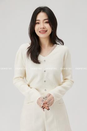 【门店同款】ENJOY冬季“暖冬软糖”V领拼接波点纱针织上衣 168043928