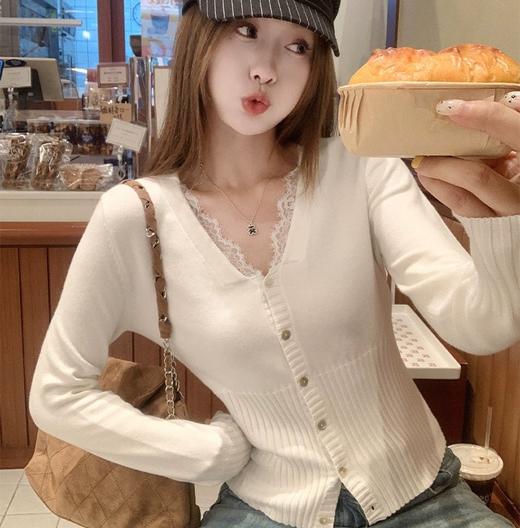 【CosAcosB 温柔气质v领蕾丝拼接羊毛针织衫M9127】轻柔舒适 搭配神器 商品图4