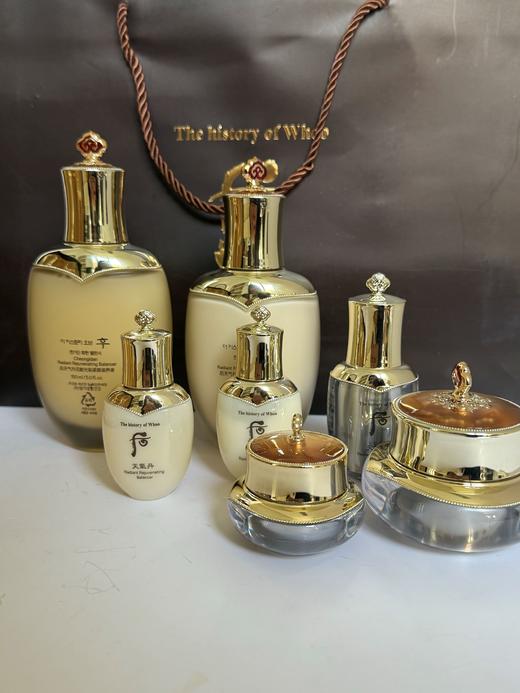 【香港仓】Whoo/后天气丹礼盒套装经典版 规格：眼霜8ml+滋养霜25ml+精华液10ml+滋养乳25ml+滋养液25ml+正装水150ml+正装乳110ml(效期：到2028年8月) 商品图1