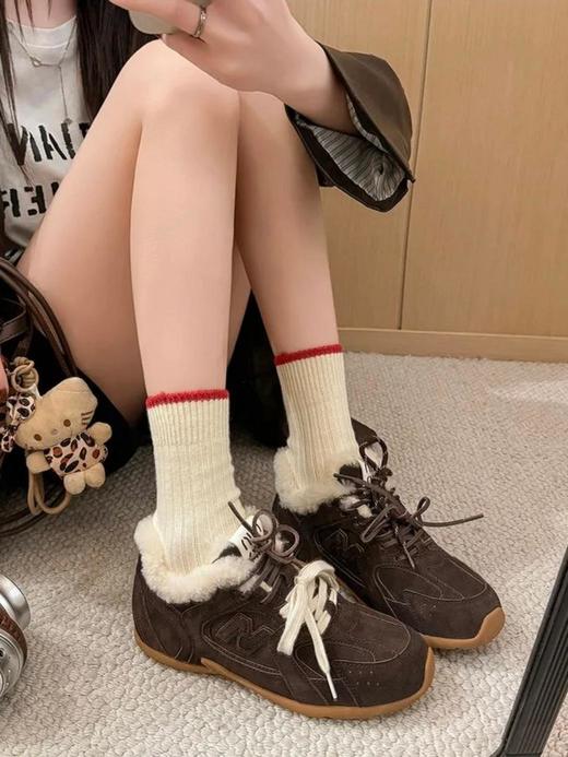 【首发立减10元】2025新款秋冬女款平底德训鞋 羊毛内里加绒 保暖百搭美拉德秋冬休闲鞋通勤运动两不误【鸳鸯鞋带】 商品图6