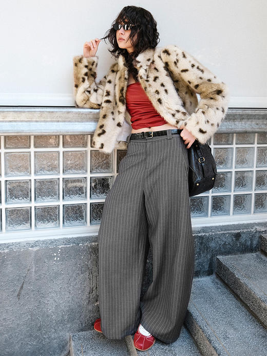 TR她热 街拍女王 灰色条纹复古通勤设计感百搭显瘦西装阔腿裤 商品图2