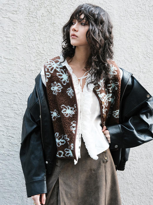 TR她热 可可西里 棕色薄荷绿撞色摇粒绒休闲提花护耳帽马甲 商品图3