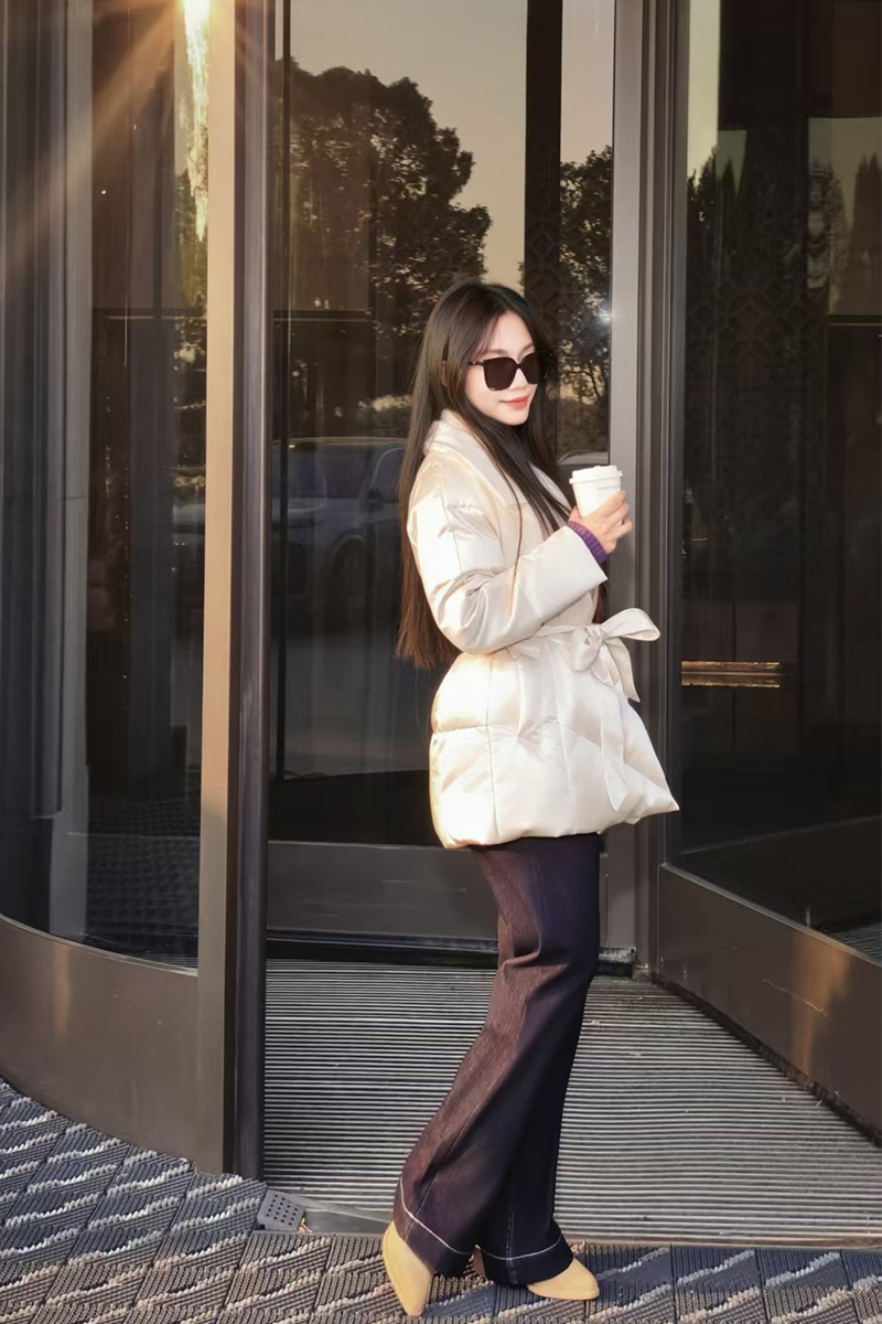 逸红颜明月优选#缎面羽绒服「绫月」绝美新中式月光缎！年底聚会穿太贵气了~