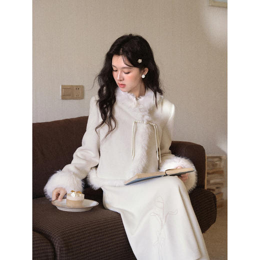 鹿向南「花影云栖」新中式国风针织长袖连衣裙女秋冬收腰杏色长裙 商品图3