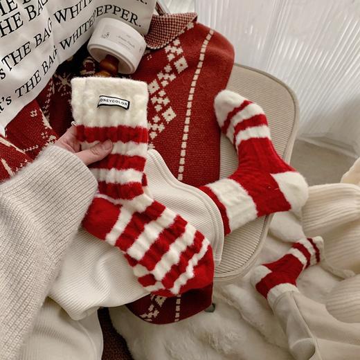 超值19.9三双！【精选优质面料❗️高级时尚简约】冬季新年澳绒袜子红色条纹女士中筒袜羊绒新年袜子 保暖加绒红袜。jb 商品图1