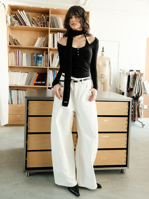 TR她热 午夜轮廓 黑色棉感弹力修身显瘦带胸垫挂脖打底衫上衣 商品图2