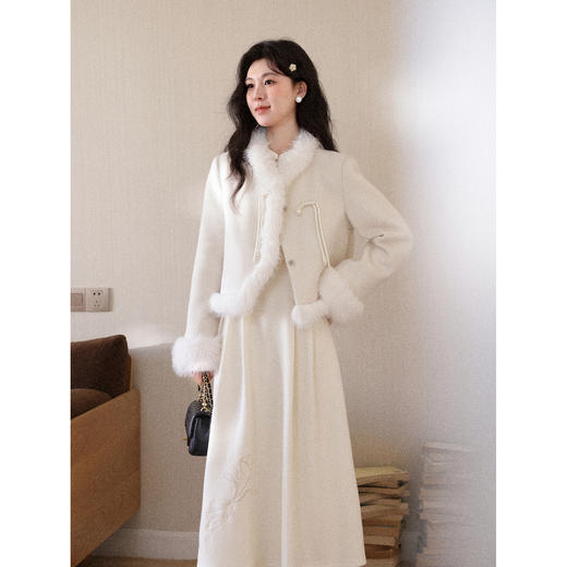 鹿向南「花影云栖」新中式国风针织长袖连衣裙女秋冬收腰杏色长裙 商品图1