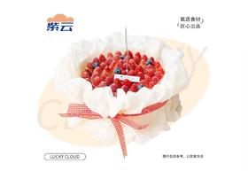 （冬日莓好，正当时）冬日莓恋优质动物奶油乳香纯正，搭配蓬松戚风胚，口感细腻温润，是经典又稳妥的选择。