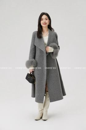 【门店同款】ENJOY冬季“暖冬软糖”翻领狐狸毛袖大衣 167948101