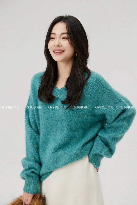 【门店同款】ENJOY冬季“暖冬知性”V领拉毛针织 168099729 商品图5