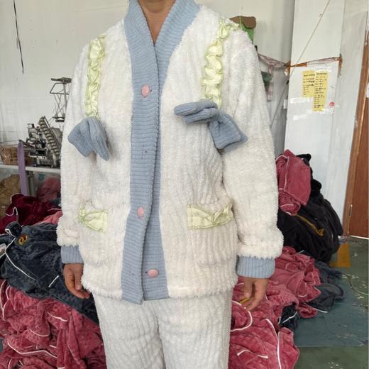 2024年新款秋冬款睡衣北极绒保暖宽松2件套装外穿 商品图3