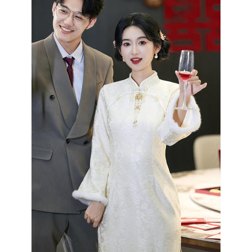 高级感加绒复古年轻款白色订婚旗袍连衣裙LSB4177 商品图2