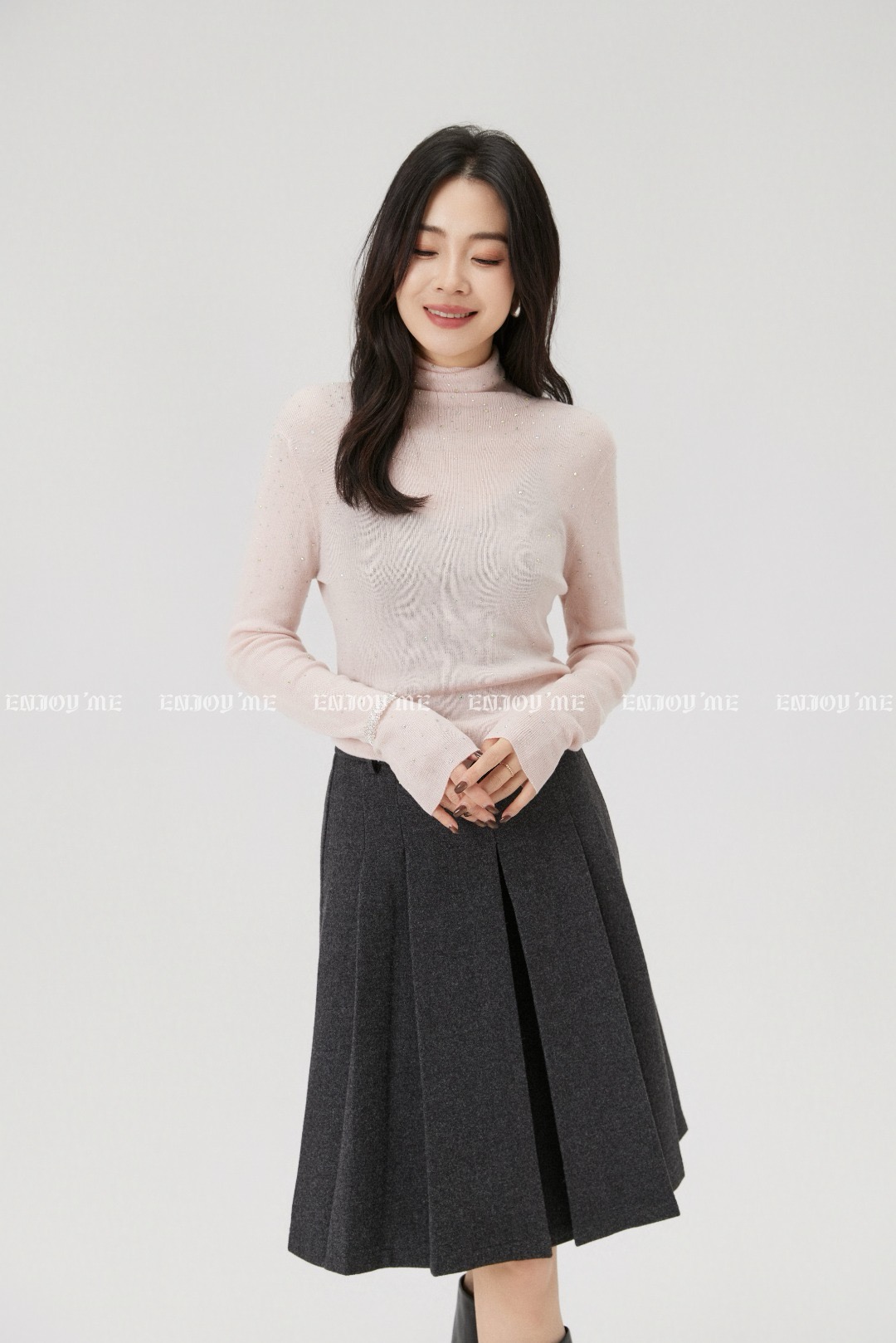 【门店同款】ENJOY冬季“暖冬新奢”高领镶钻打底针织 167993411