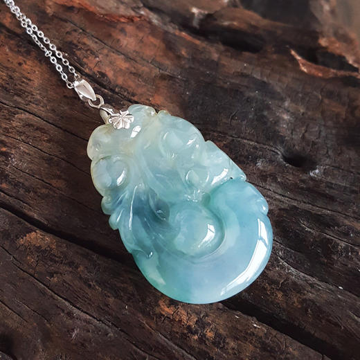 【天然正品】A货翡翠AU750白金镶天然糯冰种飘蓝花福贝翡翠吊坠项链42.8*22.7*5.9MM （皆取最大值）女士 021225NJM14特价：780 商品图4