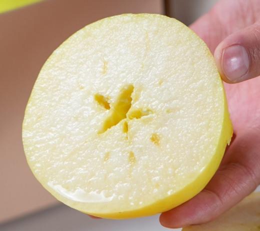 秋冈®雪山瑞雪 一颗自带百花香的苹果  立冬后采摘 糖分更高，香味更足 商品图1