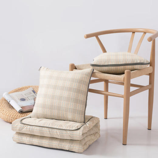 無印良品 亲肤棉抱枕被MJ-XJ25-01折叠：40*40cm   展开：105*150cm 商品图3