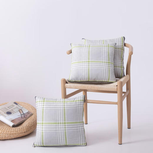 無印良品 水洗磨绒棉抱枕被MJ-XJ25-02折叠：40*40cm   展开：105*150cm 商品图1