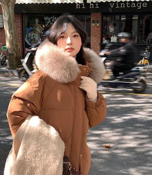 【长款大毛领羽绒服】高蓬松优质鸭绒填充，绒朵大又饱满，锁温保暖！中长款宽松版型，密实防风！搭配蓬松大毛领，丰盈柔软，触感顺滑！【AC-X】 商品图3