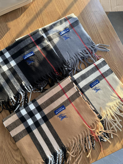 【秒杀价已调 直接拍】原厂 格子经典系订制 蓝标围巾 商品图9